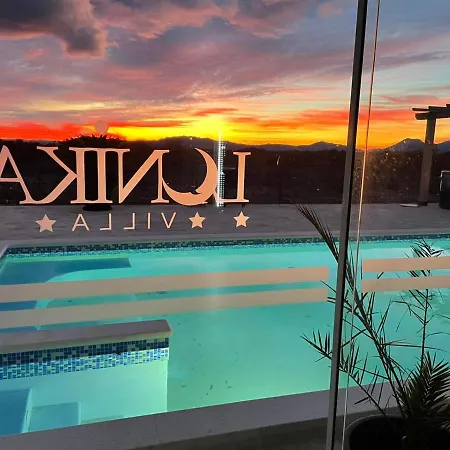 Villa Lunika, Luxury With Heated Pool, Jacuzzi And Sauna *